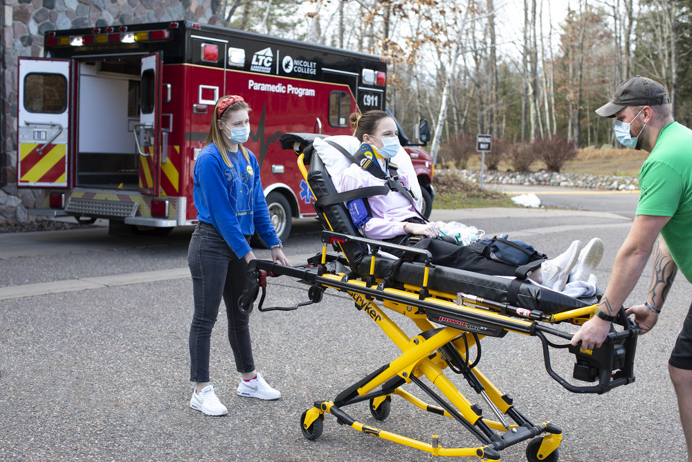 Emt stretcher clearance